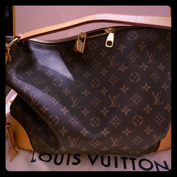 Louis Vuitton Handbags - Louis Vuitton Berri MM